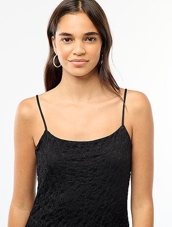 Robe longue en dentelle à fines bretelles