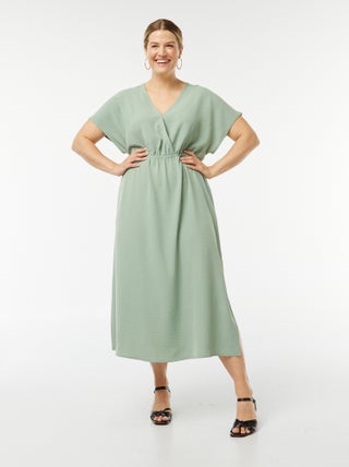 Robe longue en maille stretch et à manches courtes