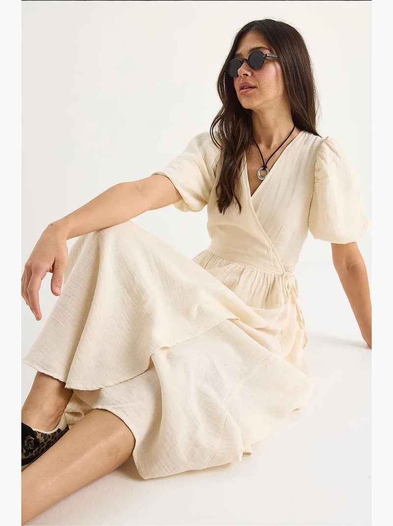 Robe longue en mousseline à fermeture portefeuille et manches ballon lucci Crème - Kiabi