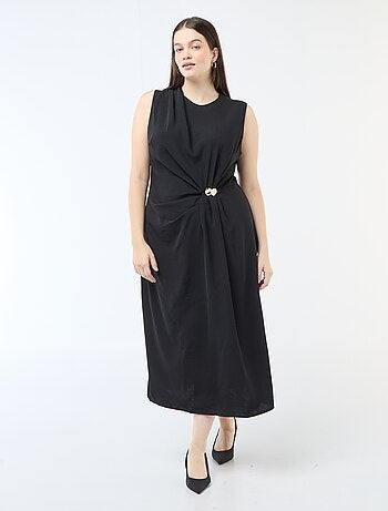 Robe longue étail bijou à la taille