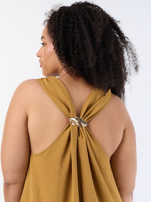 Robe longue gaufrée avec bijou doré - Kiabi