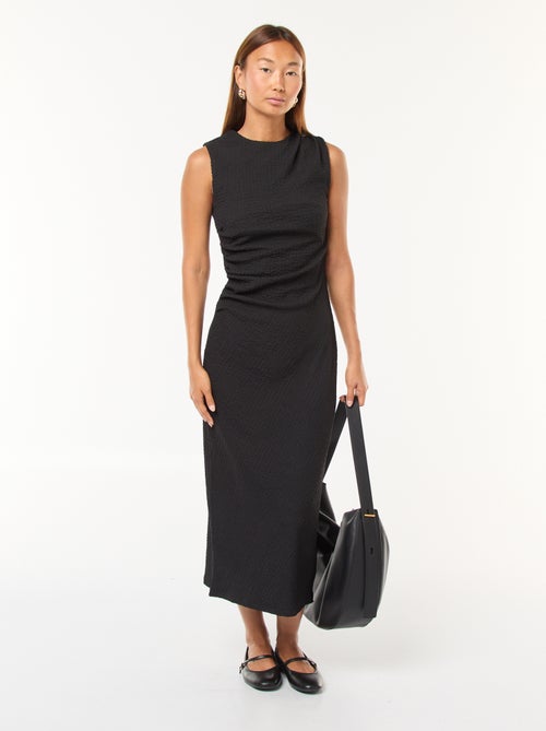 Robe longue gaufrée avec emmanchure américaine - Kiabi