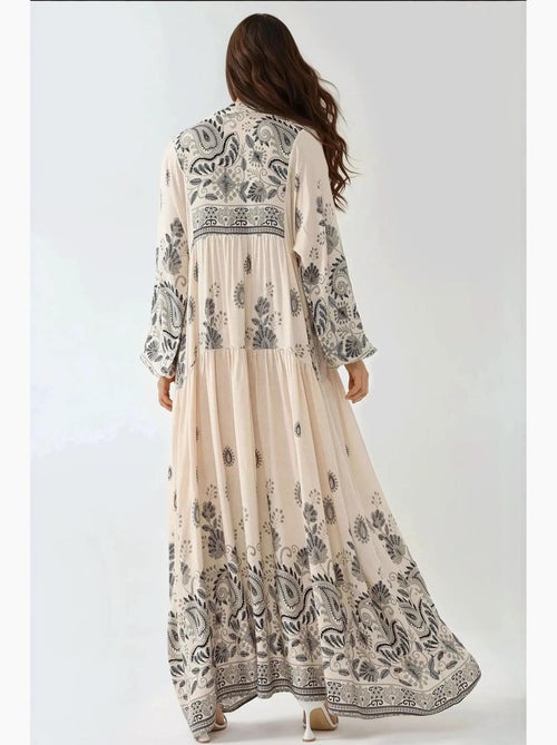 Robe longue imprimée à col en v et détails boutonnés hiccup - Kiabi Robe longue imprimée à col en v et détails boutonnés hiccup - Kiabi