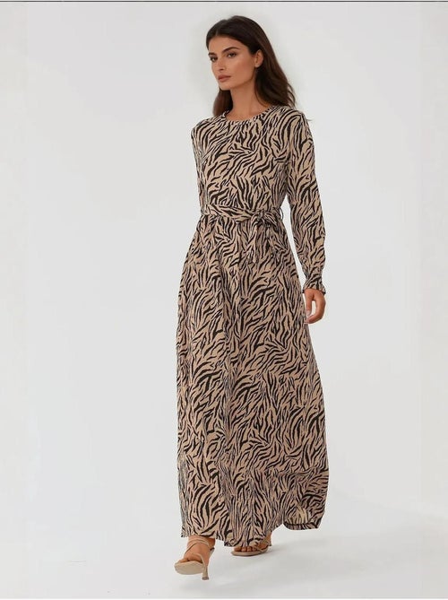 Robe longue imprimée à col ras du cou et ceinture - Kiabi Robe longue imprimée à col ras du cou et ceinture - Kiabi