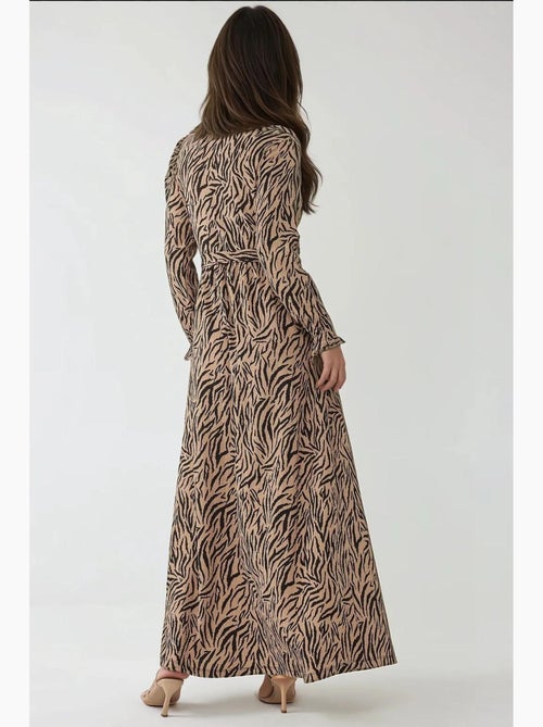 Robe longue imprimée à col ras du cou et ceinture hiccup - Kiabi Robe longue imprimée à col ras du cou et ceinture hiccup - Kiabi