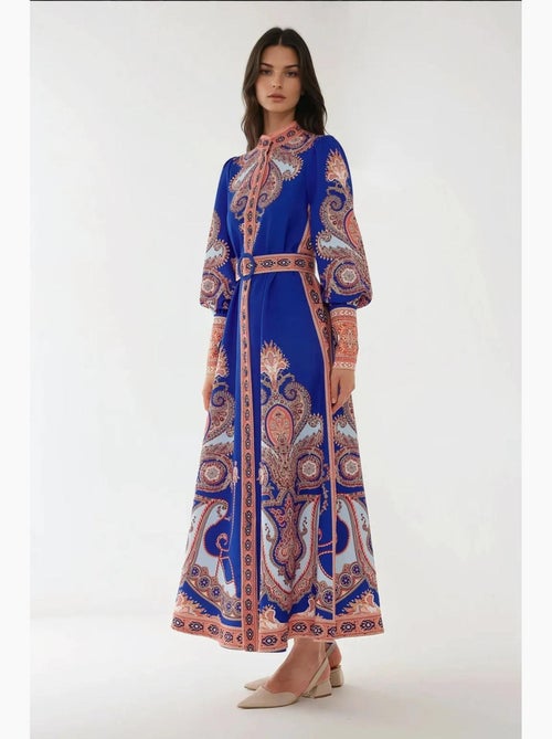 Robe longue imprimée à manches longues avec ceinture - Kiabi Robe longue imprimée à manches longues avec ceinture - Kiabi