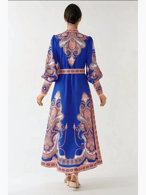 Robe longue imprimée à manches longues avec ceinture - Kiabi Robe longue imprimée à manches longues avec ceinture - Kiabi