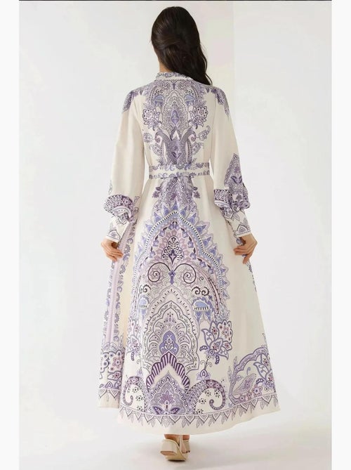 Robe longue imprimée à manches longues avec ceinture hiccup - Kiabi Robe longue imprimée à manches longues avec ceinture hiccup - Kiabi