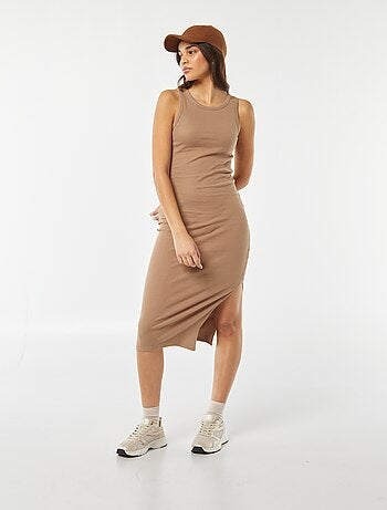 Robe longue moulante en maille côtelée sans manche moulante