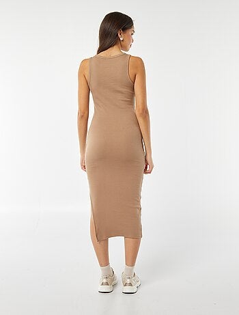 Robe longue moulante en maille côtelée sans manche moulante