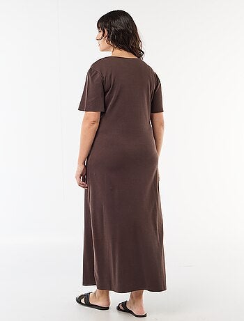 Robe longue plissé avec bijou doré