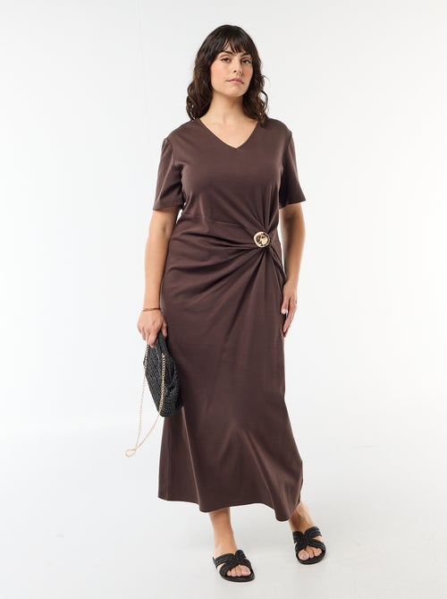 Robe longue plissé avec bijou doré - Kiabi