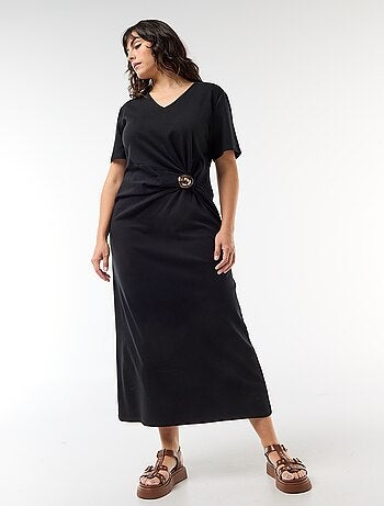 Robe longue plissé avec bijou doré