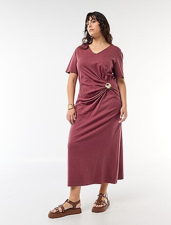 Robe longue plissé avec bijou doré