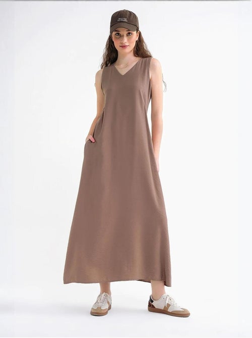 Robe longue sans manches à col en v et poches mixray - Kiabi