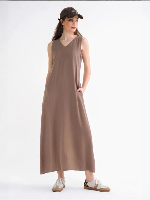 Robe longue sans manches à col en v et poches mixray - Kiabi