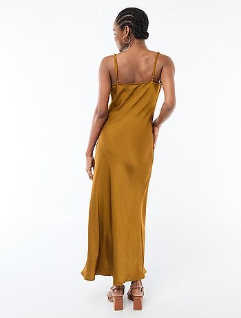 Robe longue satinée à fines bretelles