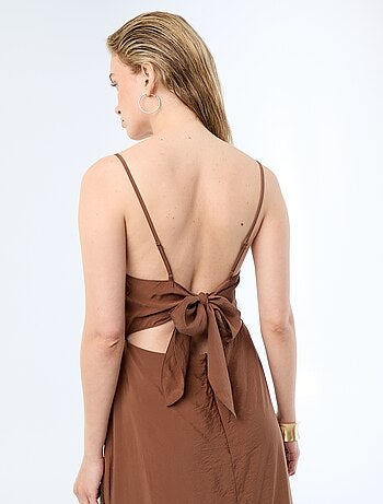 Robe longue satinée à fines bretelles