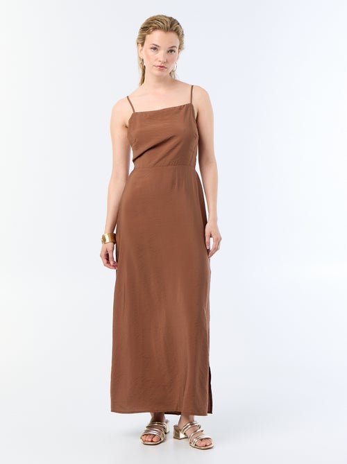 Robe longue satinée à fines bretelles - Kiabi