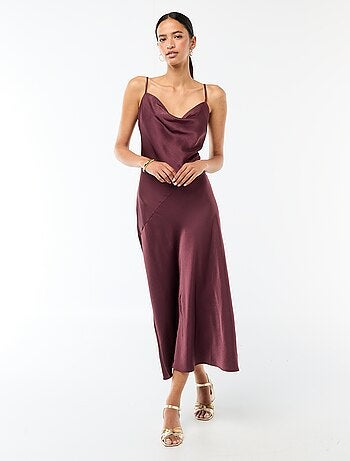 Robe longue satinée à fines bretelles