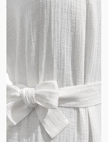 Robe mi-longue à col en v et détails accessoires mixray