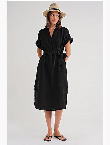 Robe mi-longue à col en v et détails accessoires mixray