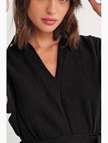 Robe mi-longue à col en v et détails accessoires mixray