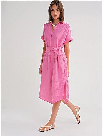 Robe mi-longue à col en v et détails accessoires mixray