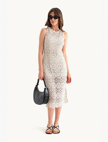 Robe mi-longue à col rond et dentelle au crochet