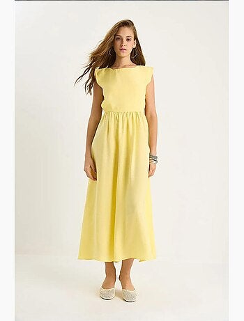 Robe mi-longue à découpes et col ras du cou lucci