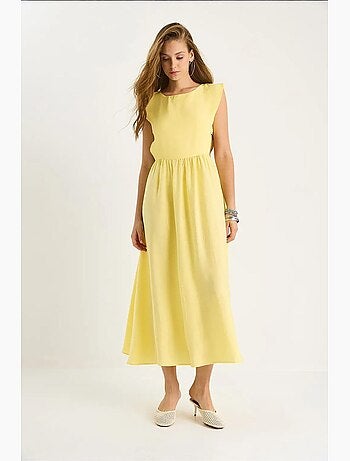 Robe mi-longue à découpes et col ras du cou lucci