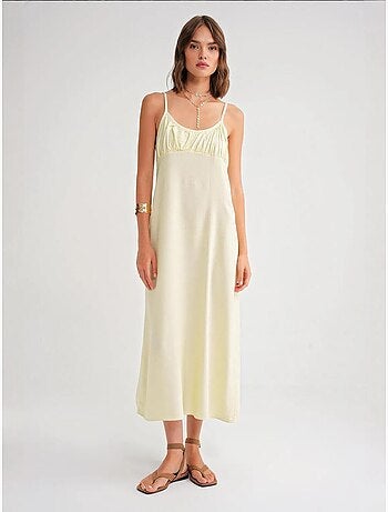 Robe mi-longue décontractée avec col carré et détails à volants mixray