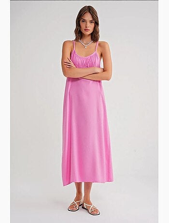 Robe mi-longue décontractée avec col carré et détails à volants mixray