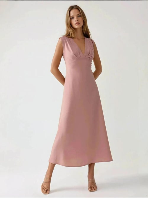 Robe mi-longue douce au toucher et col en V - Kiabi Robe mi-longue douce au toucher et col en V - Kiabi