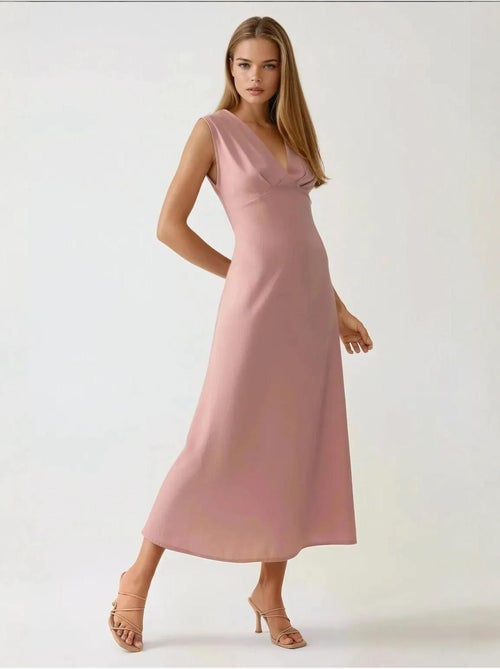Robe mi-longue douce au toucher et col en V - Kiabi Robe mi-longue douce au toucher et col en V - Kiabi