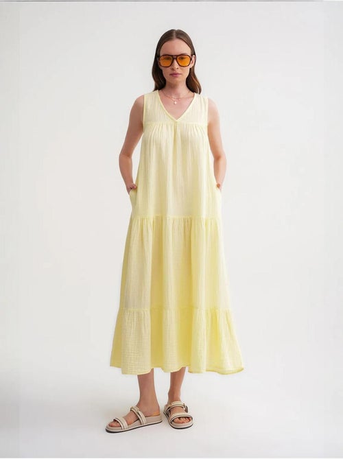 Robe mi-longue en mousseline sans manches à col en v et poches mixray - Kiabi
