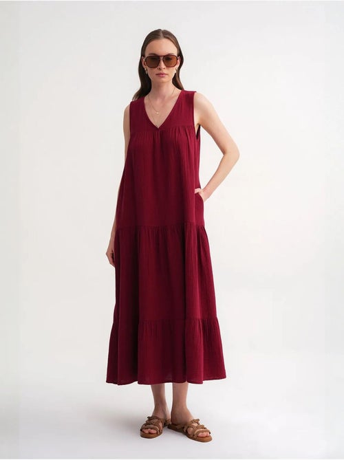 Robe mi-longue en mousseline sans manches à col en v et poches mixray - Kiabi Robe mi-longue en mousseline sans manches à col en v et poches mixray - Kiabi