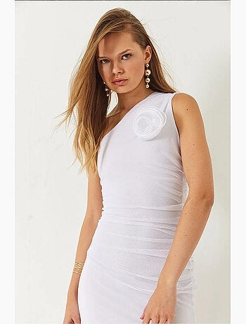 Robe mi-longue en tulle doublée avec accessoire rose amovible lucci