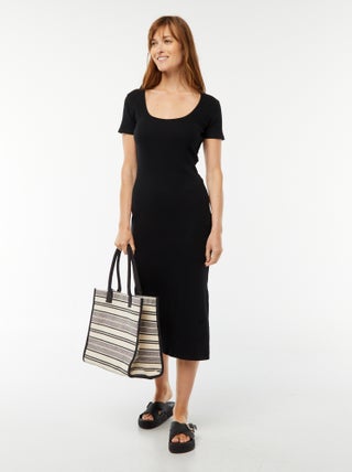 Robe midi à manches courtes avec fente