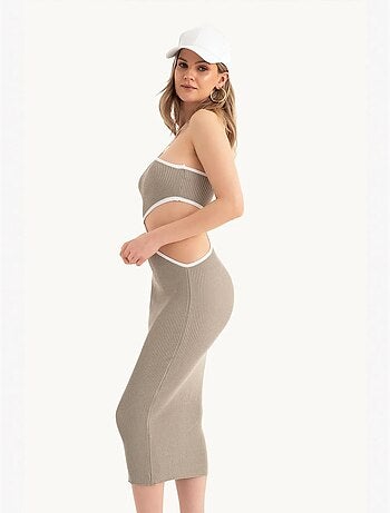 Robe midi asymétrique avec découpe latérale
