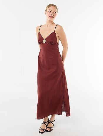 Robe midi avec bijou fantaisie au col