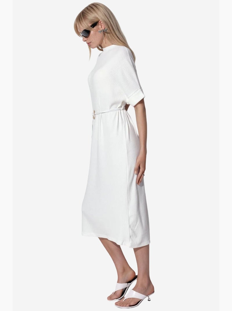 Robe midi côtelée avec ceinture busem Blanc cassé - Kiabi