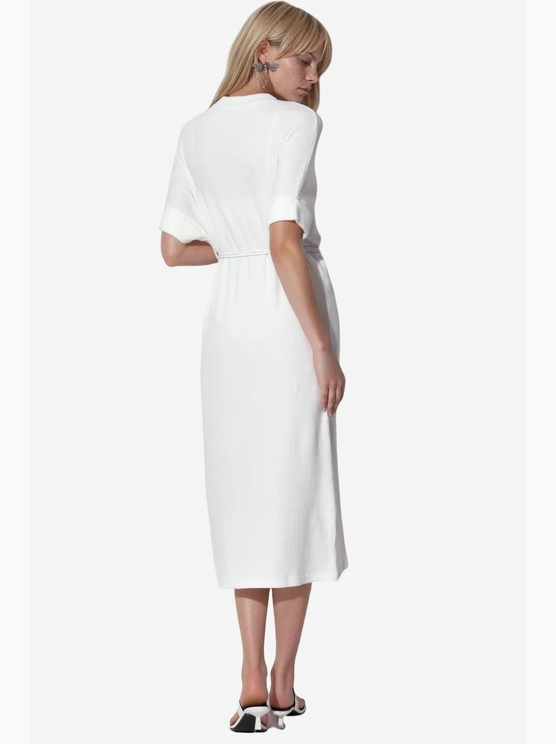 Robe midi côtelée avec ceinture busem Blanc cassé - Kiabi
