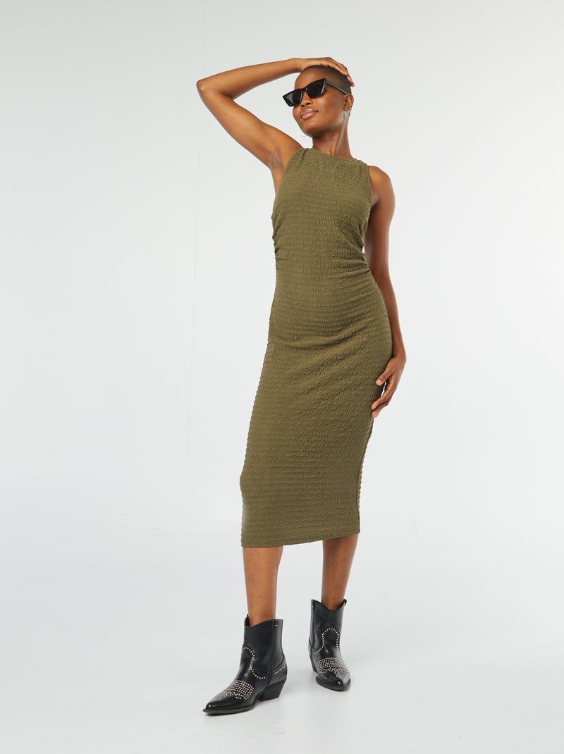 Robe midi matière stretch et gaufrée avec emmanchures américaines Kaki - Kiabi