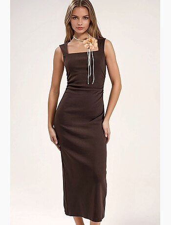 Robe midi moulante à col carré et fente hiccup
