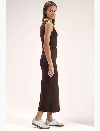 Robe midi moulante à col carré et fente hiccup