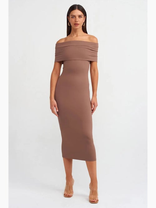 Robe midi moulante à épaules dénudées dilvin - Kiabi Robe midi moulante à épaules dénudées dilvin - Kiabi