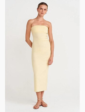 Robe midi moulante sans bretelles, avec fente dilvin