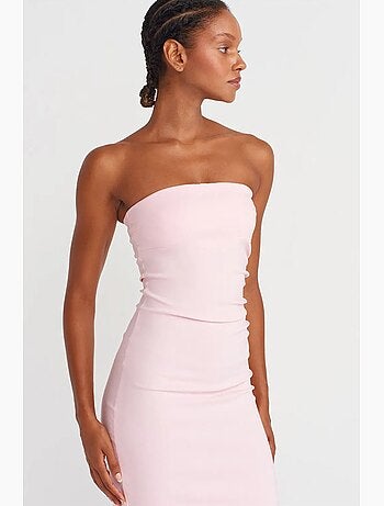 Robe midi moulante sans bretelles, avec fente dilvin