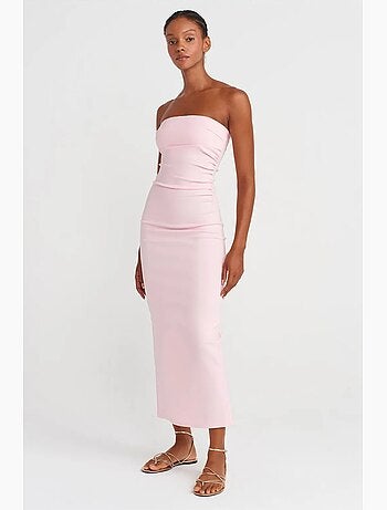 Robe midi moulante sans bretelles, avec fente dilvin